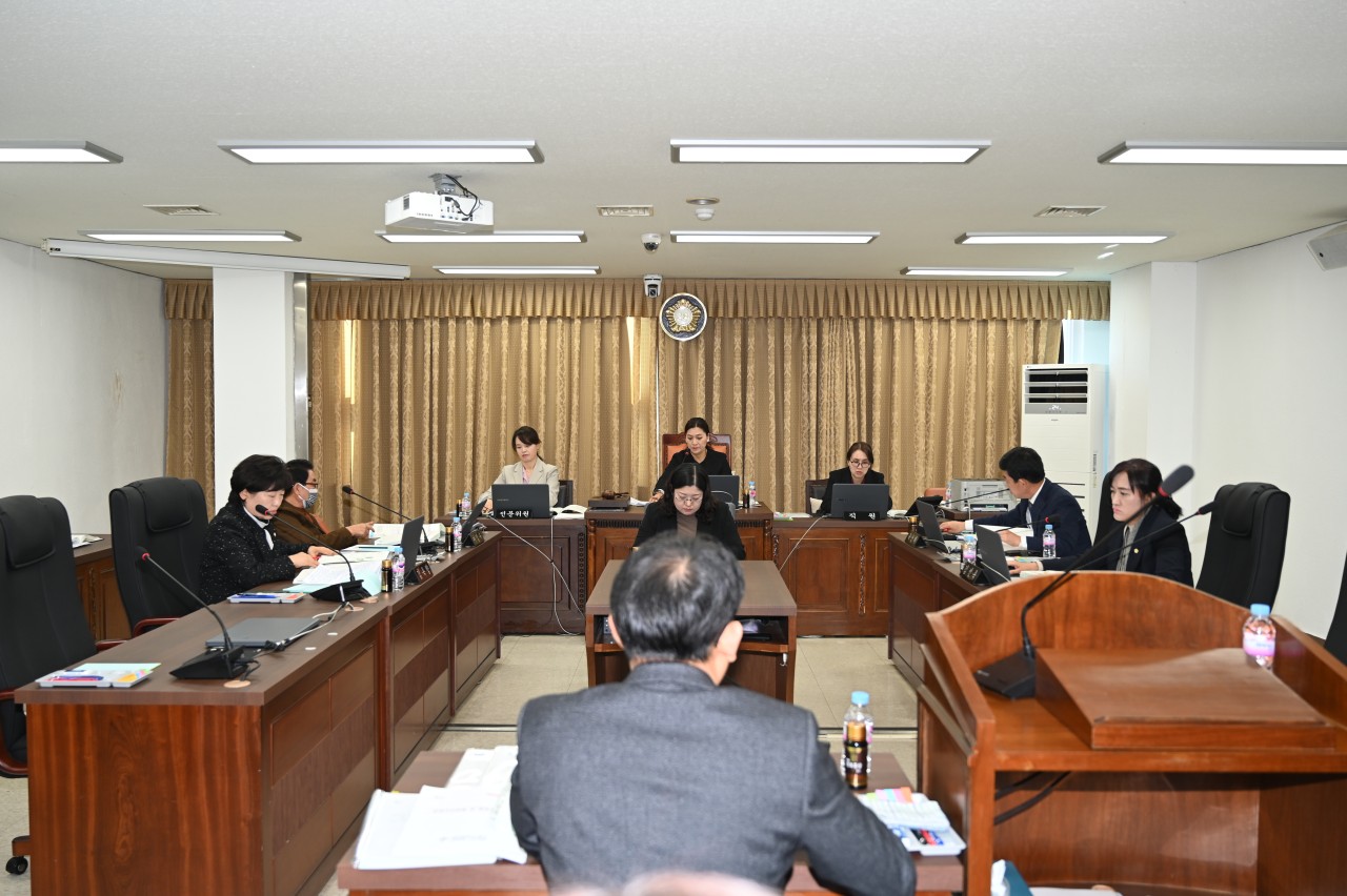 '대전중구의회 사회도시위원회, 2023년도 행정사무감사 4일차' 게시글의 사진(2) '2.대전중구의회 사회도시위원회.jpg'