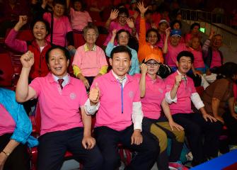 '장애인한마음대축제'에 참여해 열렬히 응원하시는 의장님과 의원님들의 모습