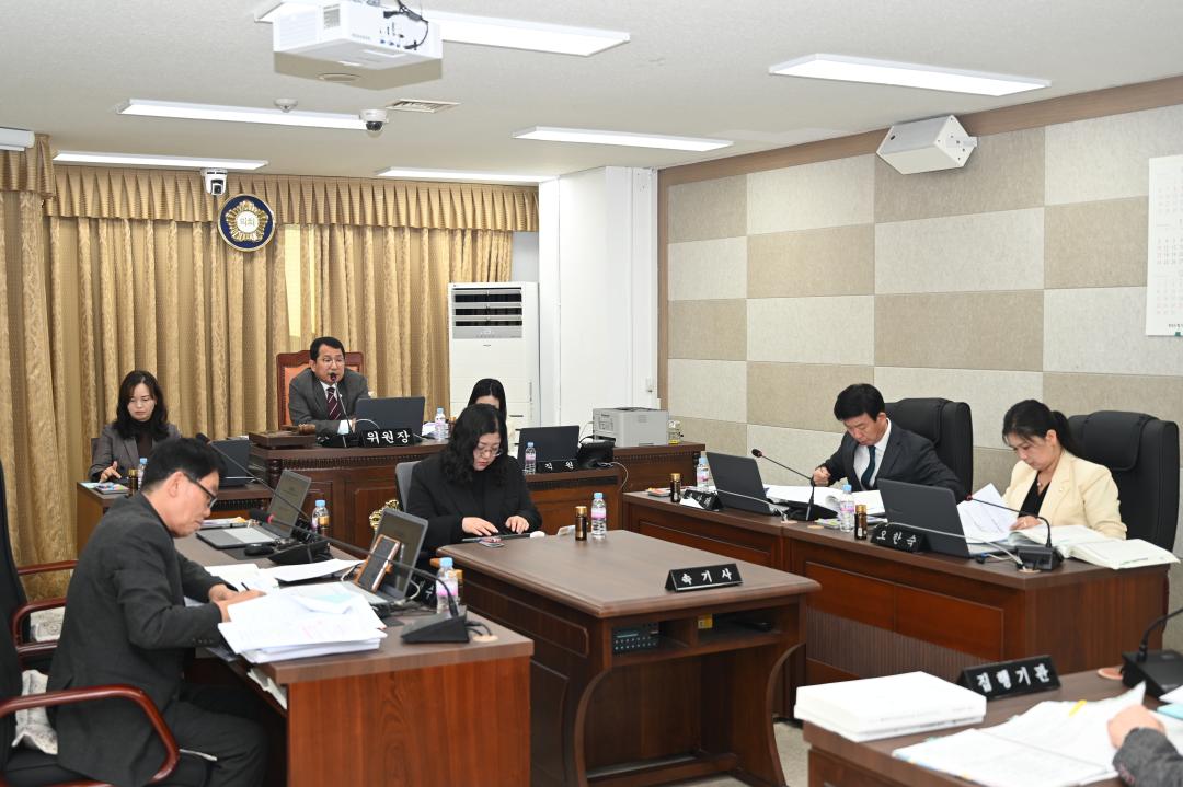 '대전중구의회 행정자치위원회,  2024년도 행정사무감사 2일차' 게시글의 사진(2) 'DSC_1067.JPG'