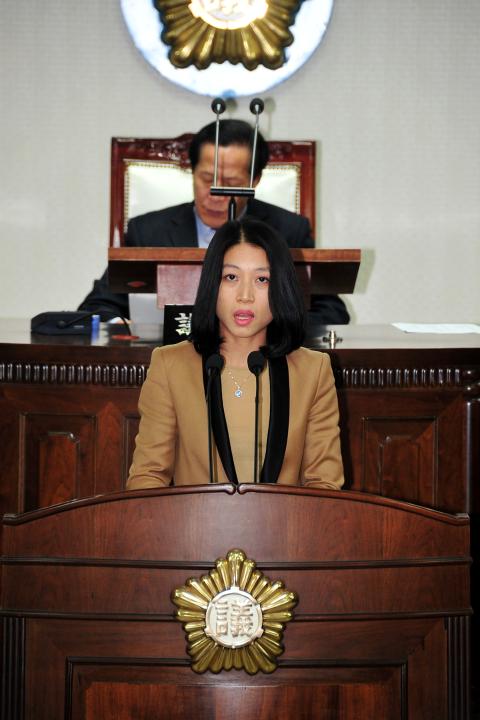 '지방은행설립촉구건의안 원안가결' 게시글의 사진(1) '2_2012.12.101제170회_중구의회_제2차정례회_제3차본회의_구정질문D3S_2589서진_부의장.jpg'