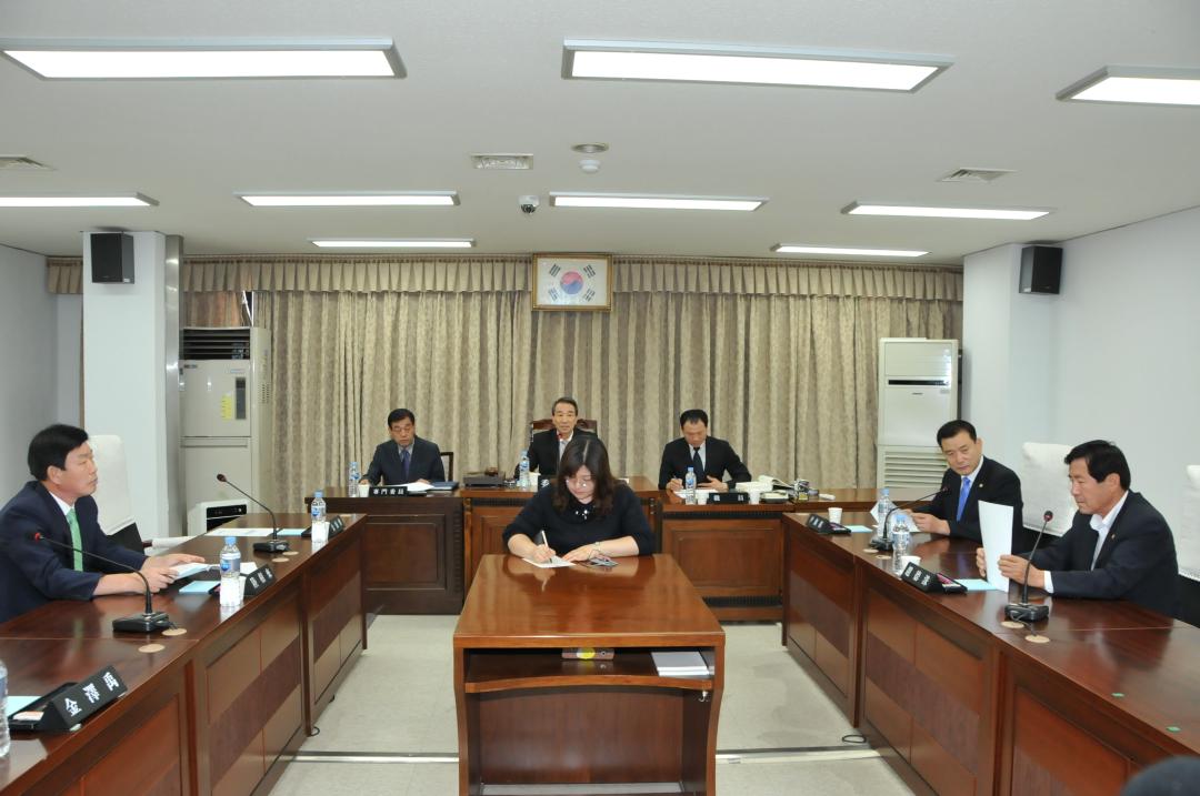 '제175회 임시회에서 제2회 추경을 위한 예산결산특별위원회 구성' 게시글의 사진(2) '제175회예결특위_1차.JPG'